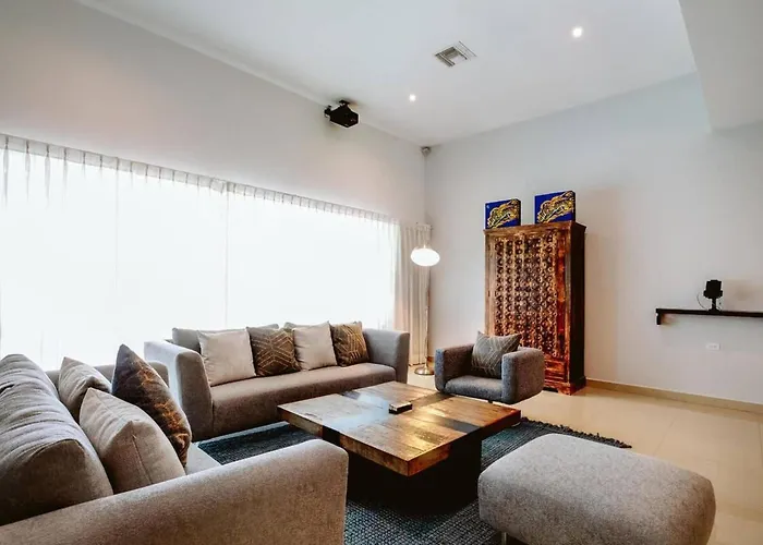 Apartment Incredible Spacious Just Steps From The Sea *