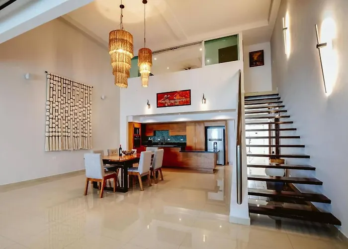 Incredible Spacious Just Steps From The Sea Apartment *
