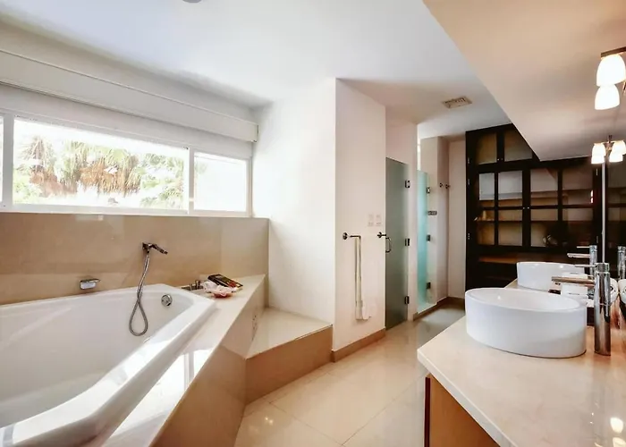 Incredible Spacious Just Steps From The Sea Apartment Cozumel