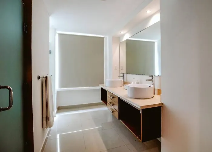 Apartment Incredible Spacious Just Steps From The Sea