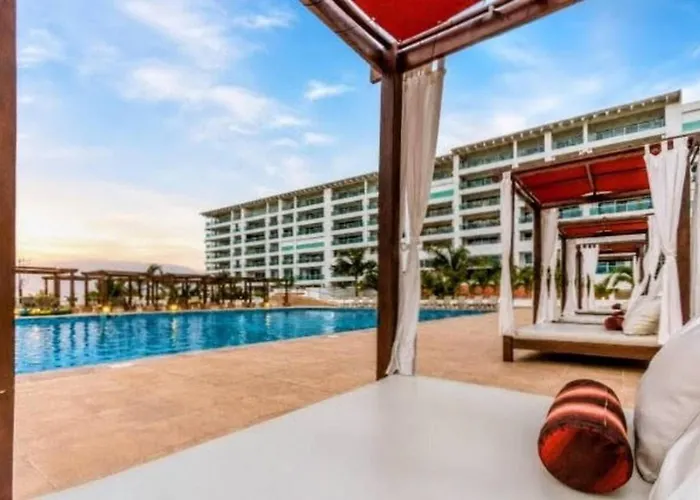 Apartment Incredible Spacious Just Steps From The Sea *