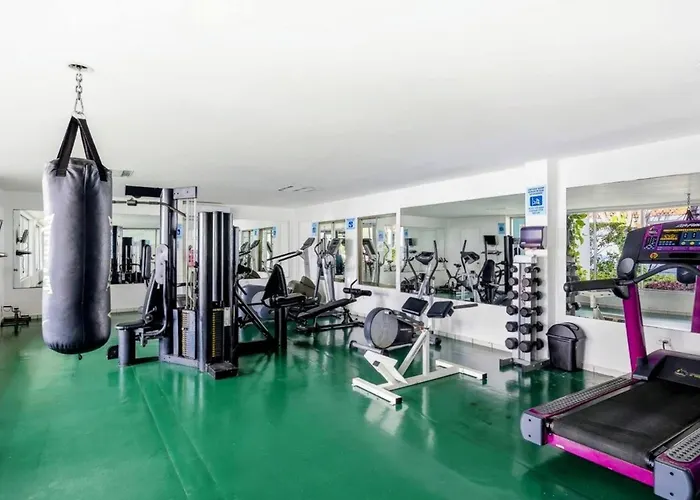 Incredible Spacious Just Steps From The Sea Apartment *